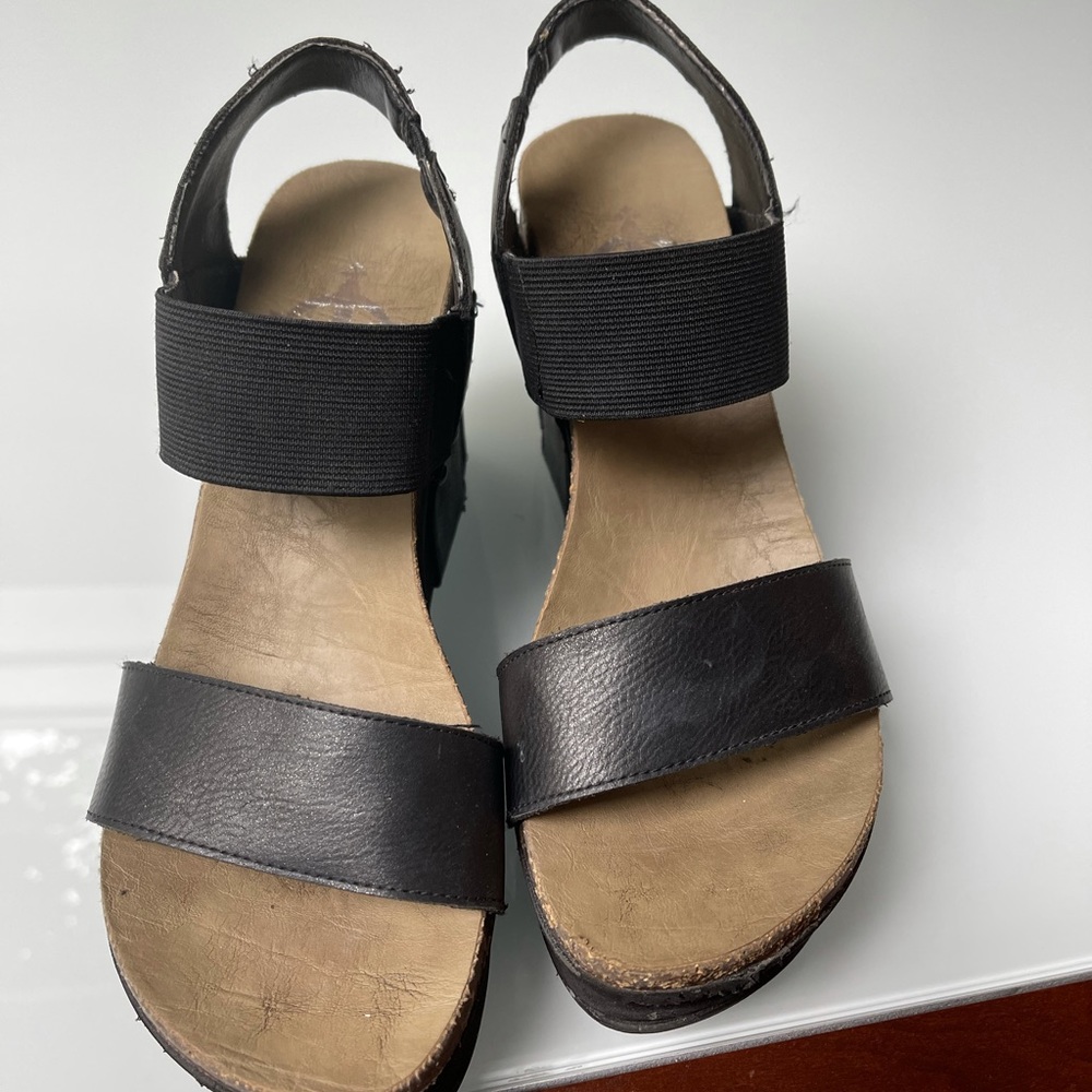 CROWN VINTAGE BLACK PLATFORM SANDALS